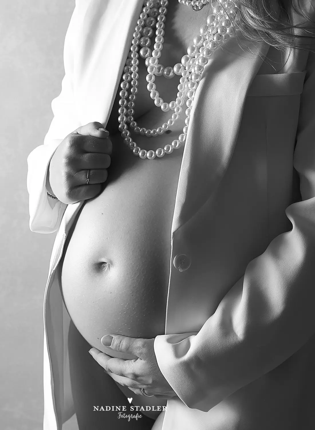 Fotografin Wuppertal, Fotograf Wuppertal, Fotostudio Wuppertal, Wuppertal, Babybauchfotoshooting Wuppertal, Babybauchfoto Wuppertal, Schwangerschaftsfoto Wuppertal, Schwangerschaft Wuppertal, Babybauch Wuppertal