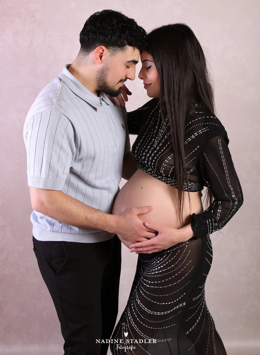 Fotografin Wuppertal, Fotograf Wuppertal, Fotostudio Wuppertal, Wuppertal, Babybauchfotoshooting Wuppertal, Babybauchfoto Wuppertal, Schwangerschaftsfoto Wuppertal, Schwangerschaft Wuppertal, Babybauch Wuppertal